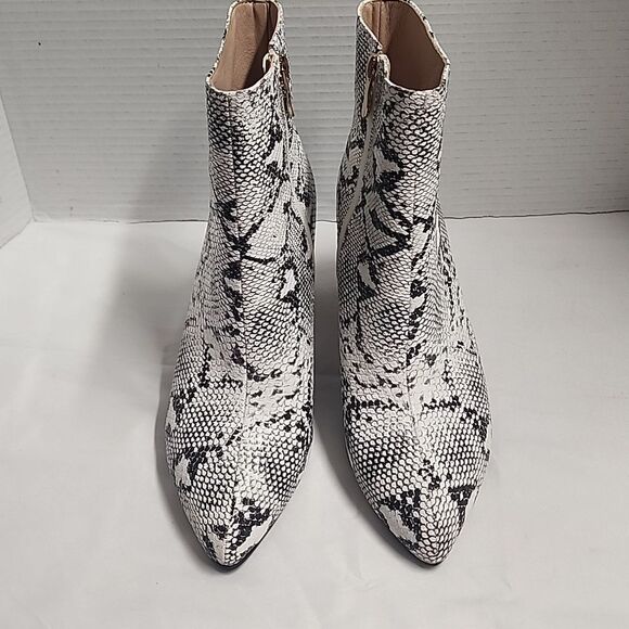 WetKiss Snakeprint Pointed Toe Block Heel Boots Size 8.5 - Picture 2 of 11